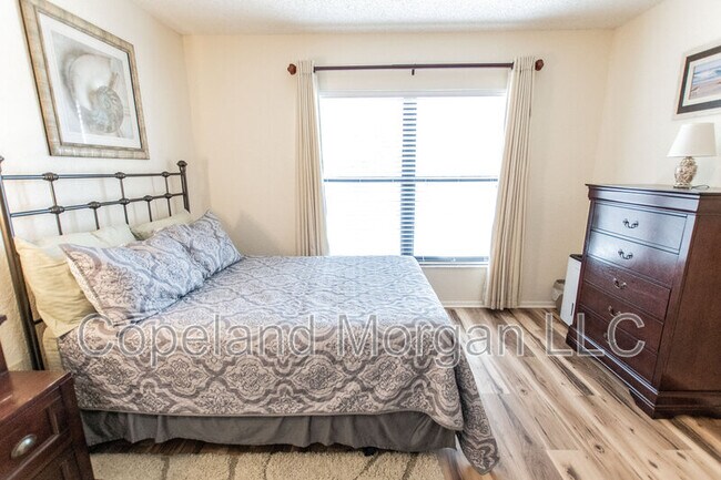 Building Photo - 1000 Cove Cay Dr