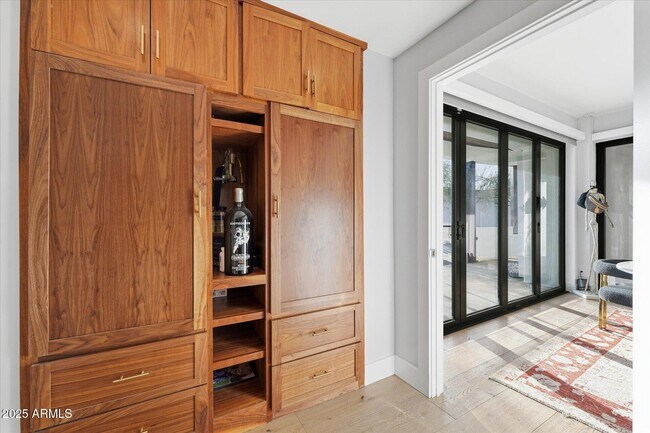 Building Photo - 3112 E Palo Verde Dr