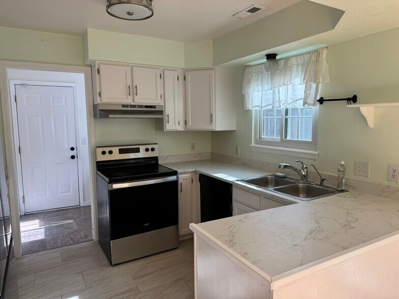 Building Photo - 4295 W 111th Cir