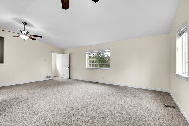 Building Photo - 50 Spruce Dr