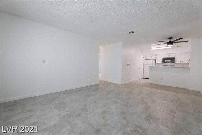 Building Photo - 2117 Chertsey Dr