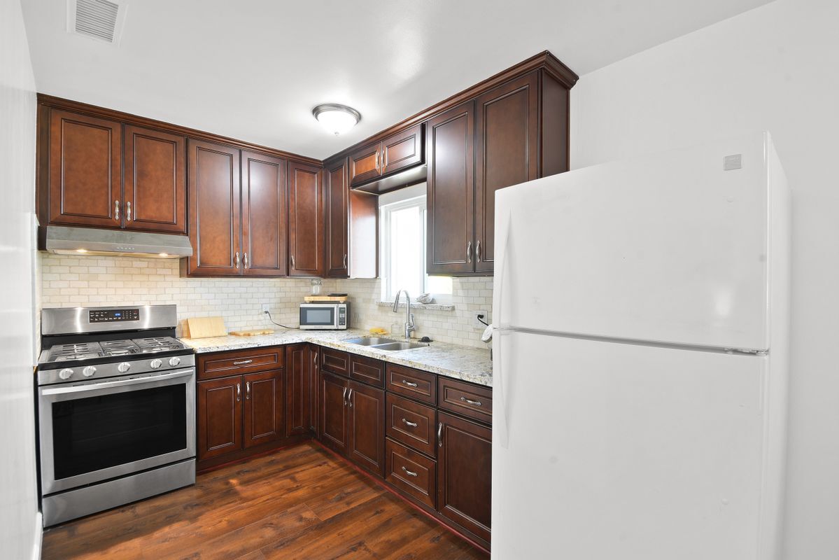 Building Photo - 642 Terrylynn Pl