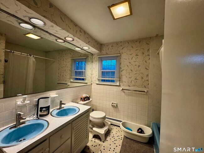 Building Photo - 6 Redcoat Ln