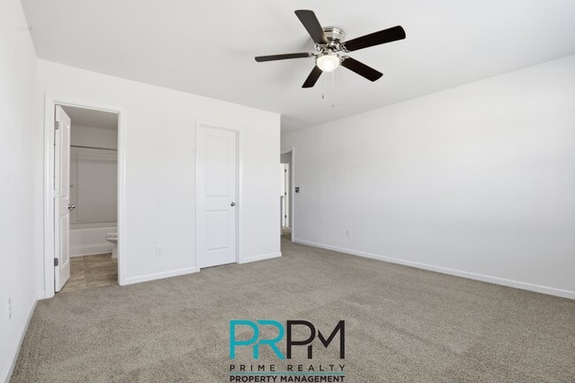 Building Photo - 413 Graypointe Dr