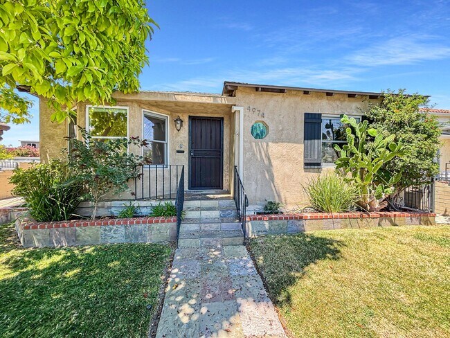 Building Photo - Beautiful 3BD/3BA House in Talmadge w/ ADU...