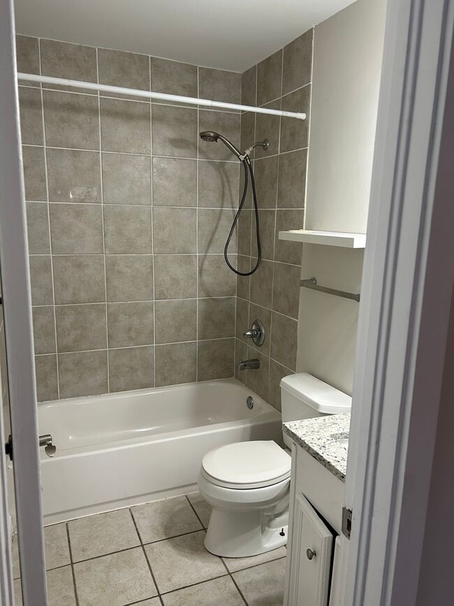 Building Photo - 2 Bedroom Apartment on Blossom Street