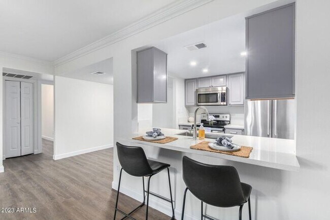 Building Photo - Furnished Optional 3 bed 2 bath Townhome