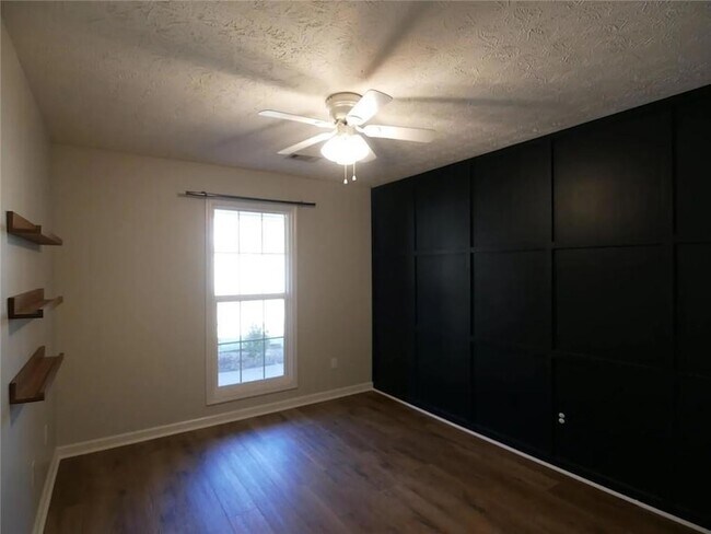 Building Photo - 5440 Windcrest Ln