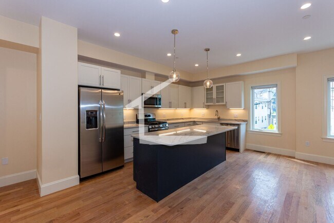 Building Photo - 118 Tremont St