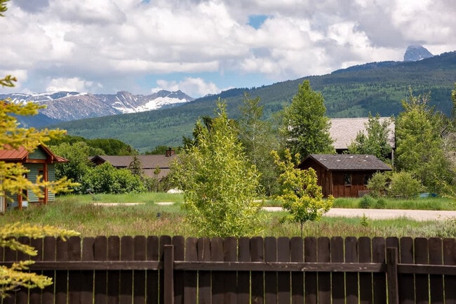 Building Photo - 471 Palisade Trail