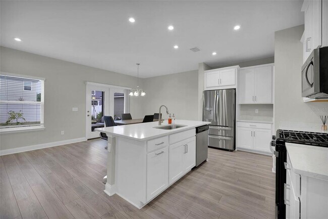 Building Photo - 13124 Holsinger Blvd