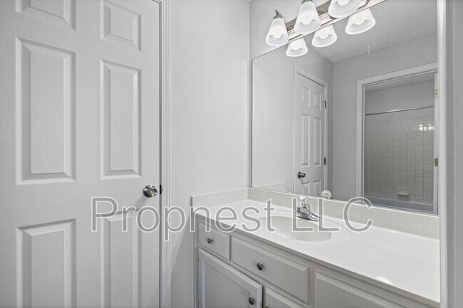 Building Photo - 807 Barrington Woods Cove