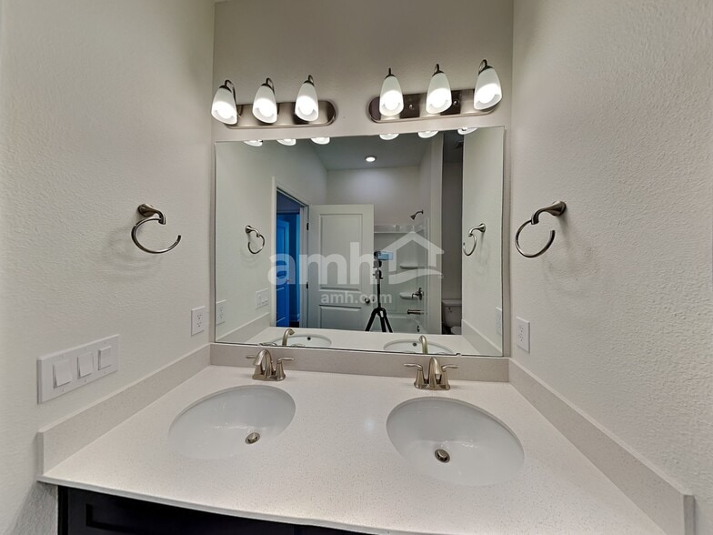 Building Photo - 2705 Ponds Trl