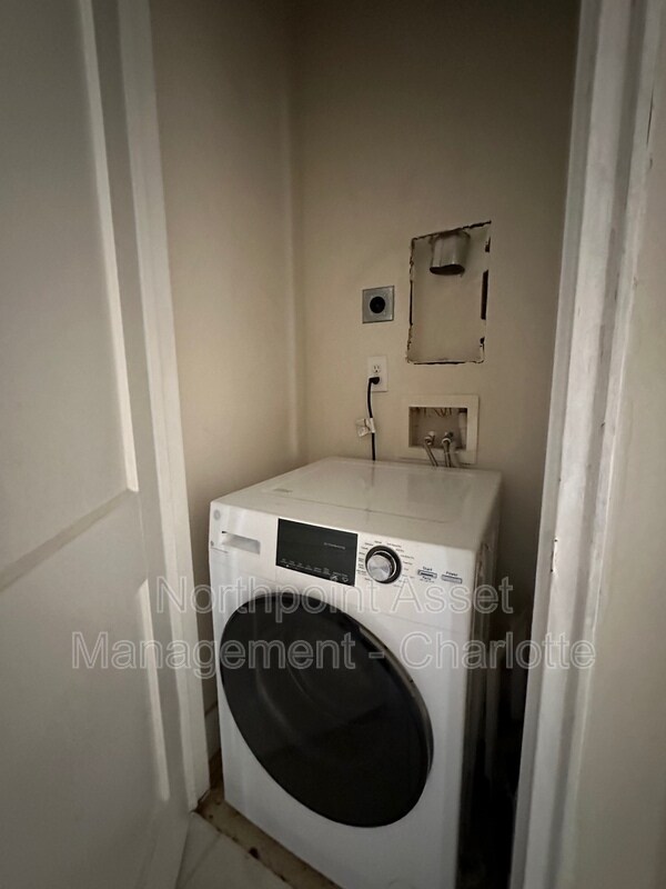 Building Photo - 207 N Dotger Ave