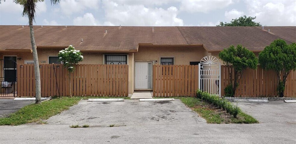 Primary Photo - 6740 NW 189th Ter