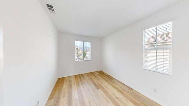 Building Photo - Available Now: Cozy 4 Bedroom 2.5 Bath Home in Rancho Cucamonga.