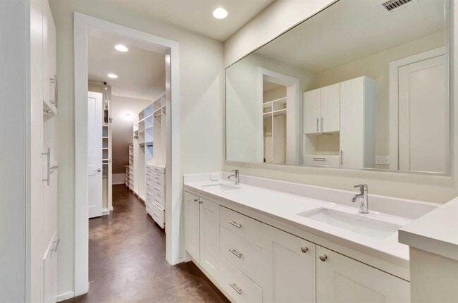 Building Photo - 417 W Johanna St