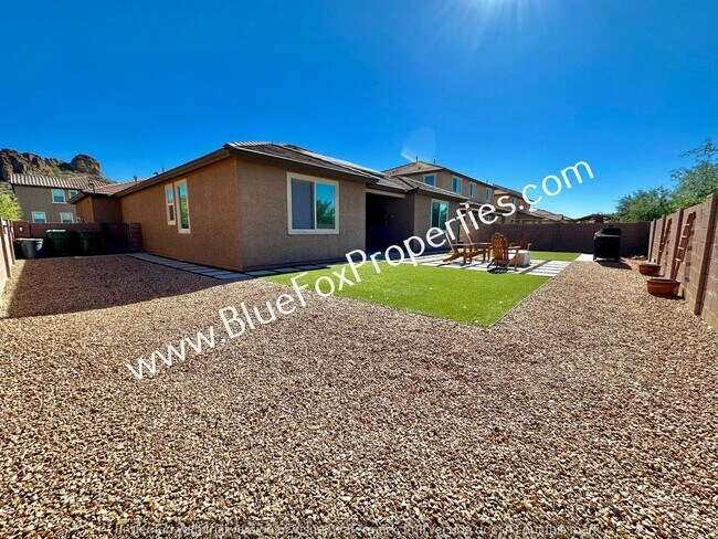 Building Photo - 4496 S Saginaw Hill Dr