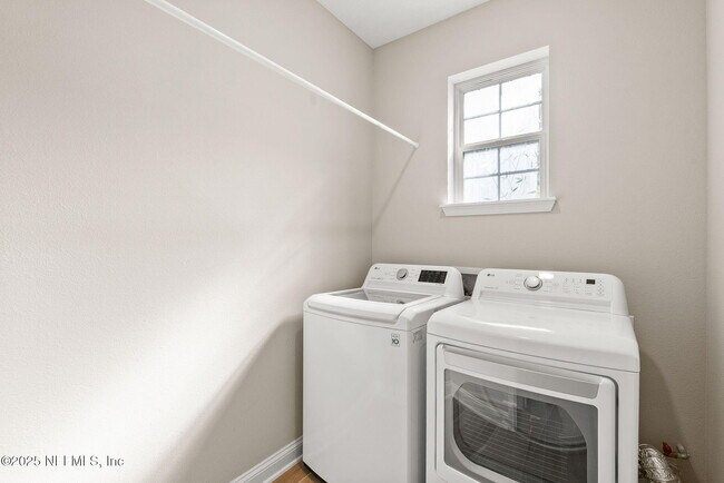 Building Photo - 42 Thistleton Wy