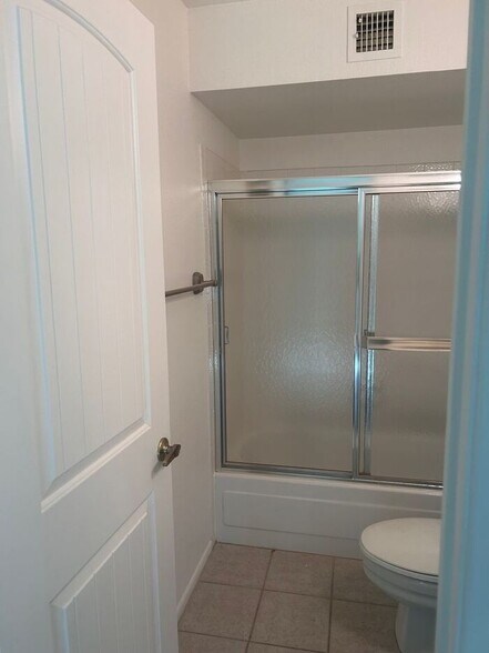 Building Photo - 1136 E Villa Rita Dr