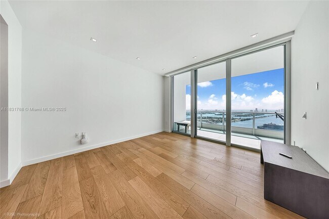 Building Photo - 900 Biscayne Blvd