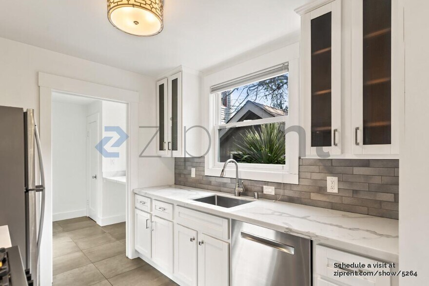 Building Photo - 321 63rd St