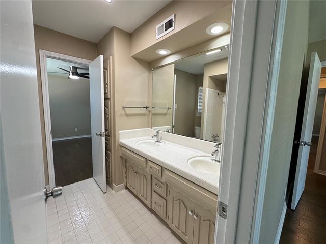 Building Photo - 3786 Weeburn Dr