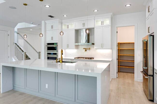 Building Photo - 13450 Artisan Cir