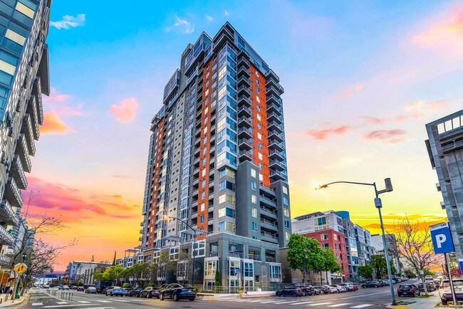 Building Photo - 300 W Beech St