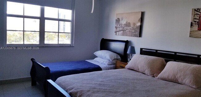 Building Photo - 19901 E Country Club Dr