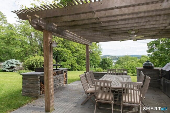 Building Photo - 15 Harrison St