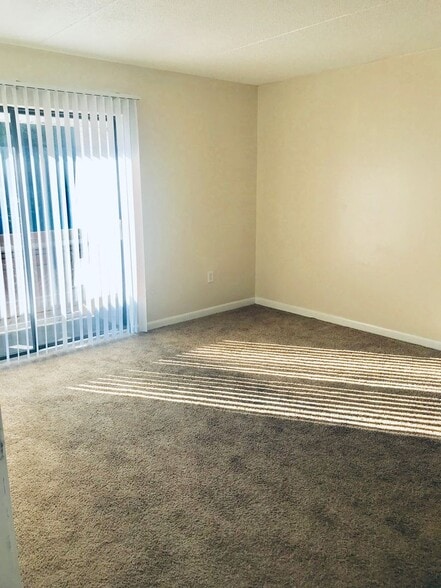 Building Photo - 915 S Seminole Dr