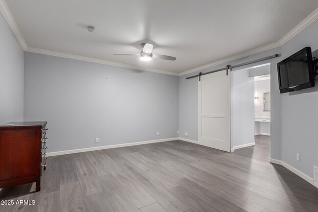 Building Photo - 481 W Half Moon Way