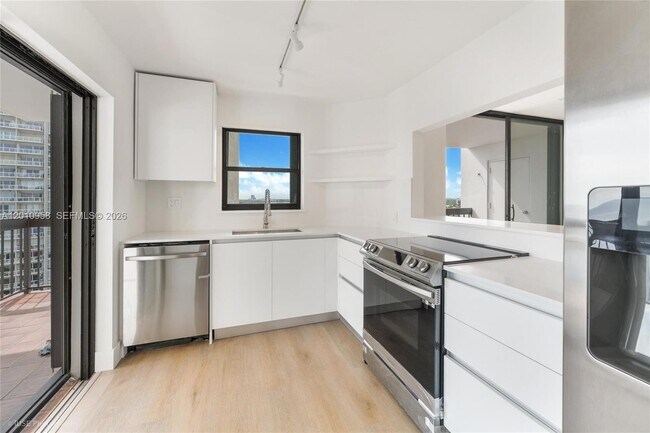 Building Photo - 2333 Brickell Ave