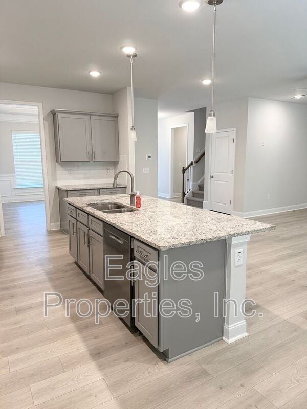 Building Photo - 208 Bay Hill Dr