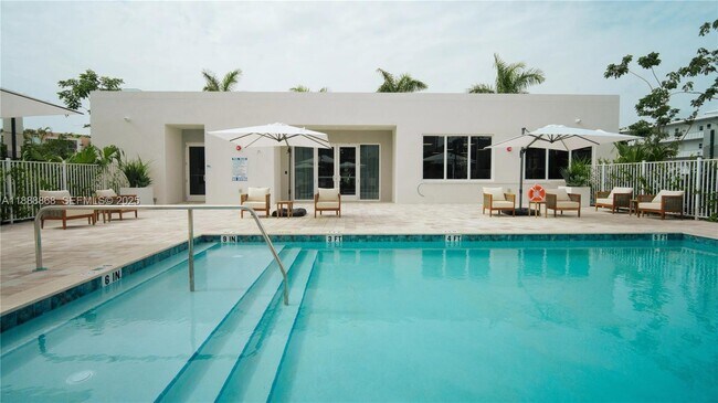 Building Photo - 610 NE 2nd St