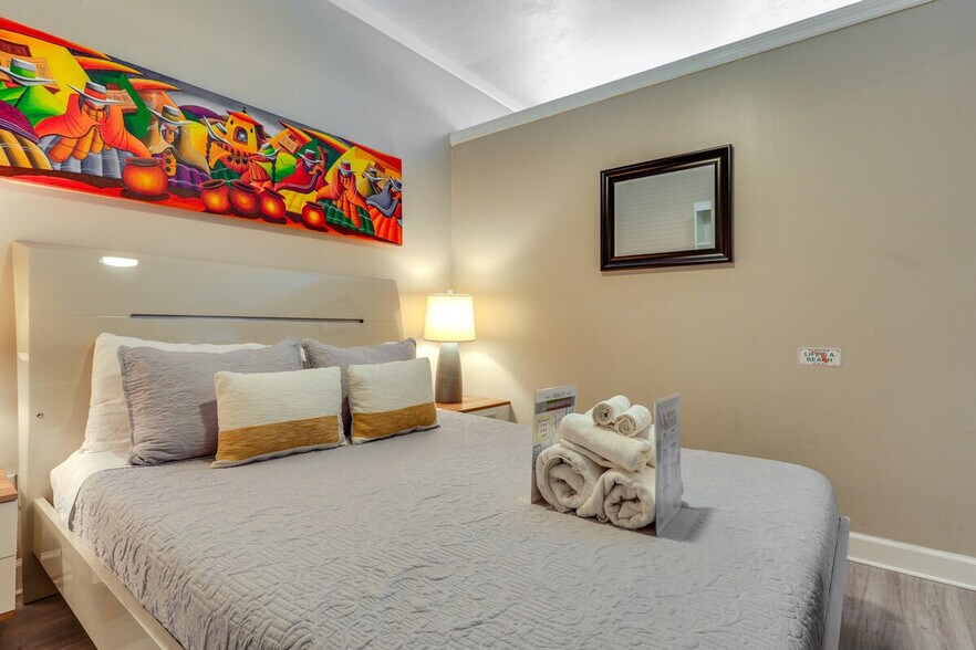 Building Photo - 3700 Collins Ave