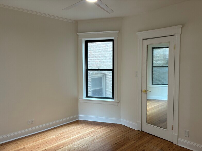 Building Photo - 6142 S Rhodes Ave