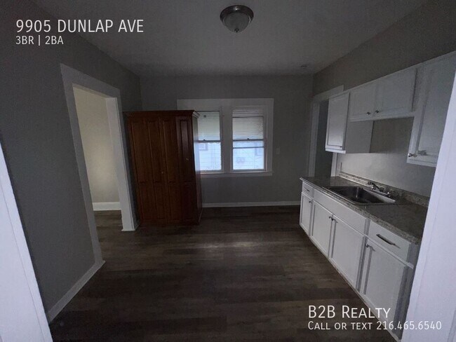 Building Photo - 9905 Dunlap Ave