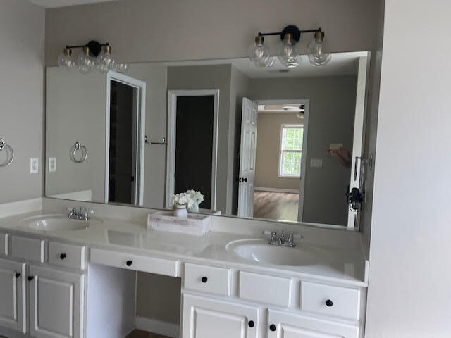 Building Photo - Welcome to this stunning 4-bedroom, 3-bath...