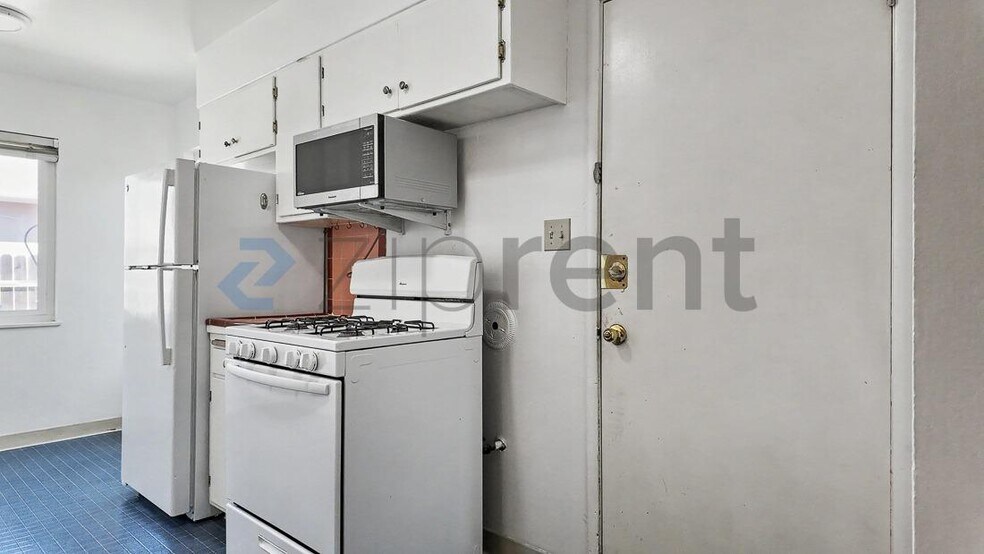 Building Photo - Unit