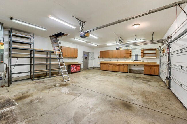 Building Photo - Single-Level 4BR/2BA Ranch — Spacious 3-Car Garage & Low-Maintenance Yard (Oregon City / Fairway ...