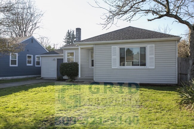 Building Photo - 2 Bedroom Bungalow with Wraparound Yard - ...