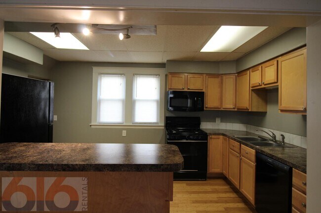 Building Photo - 1124 Watson St SW