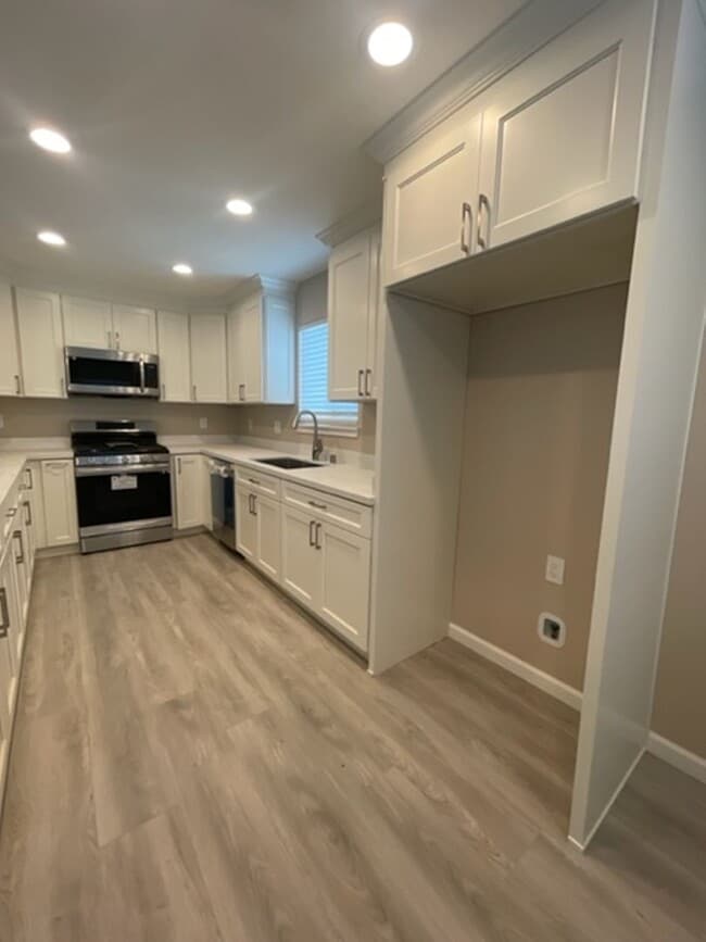 Building Photo - For Rent: Beautifully Updated 3-Bedroom Ho...