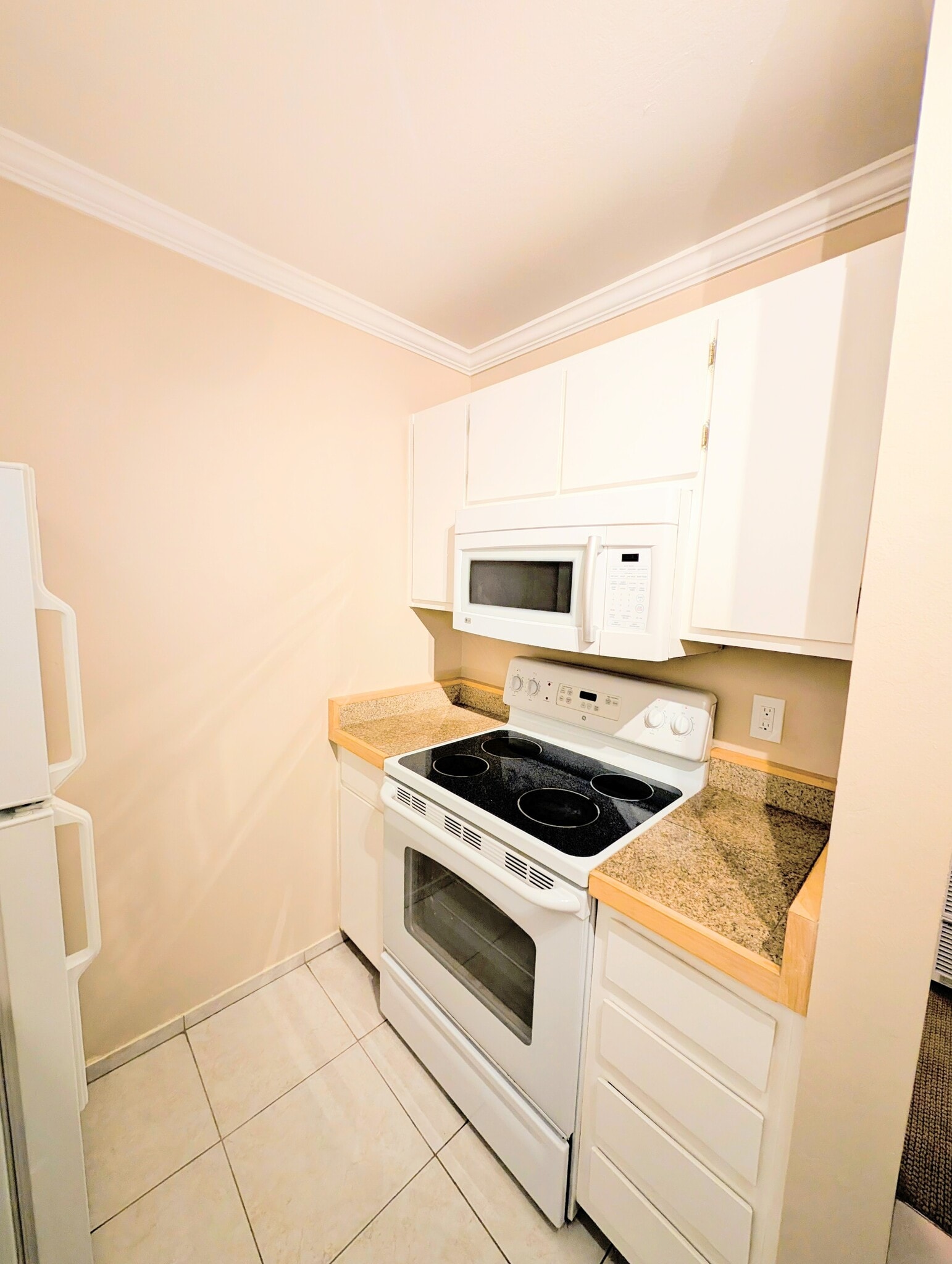 Building Photo - 2738 Oak Rd