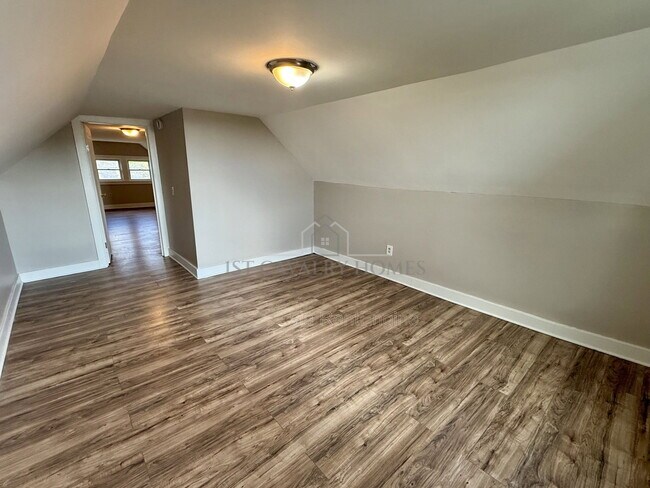 Building Photo - 656 Hammel St