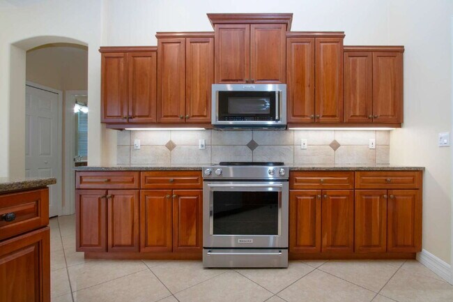 Building Photo - Rarely available executive home in The Hammocks is ready to rent on a long-term lease.