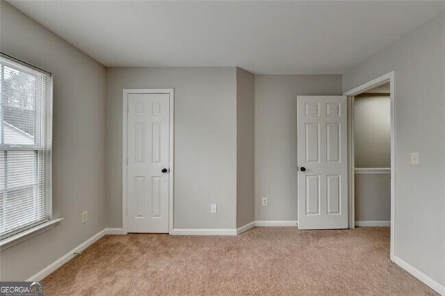 Building Photo - 903 Redwood Dr