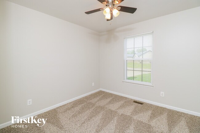 Building Photo - 163 Briarwood Dr